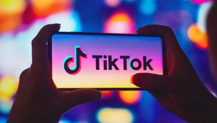 Perplexity still wants to buy TikTok, vows to rebuild algorithm and add community notes