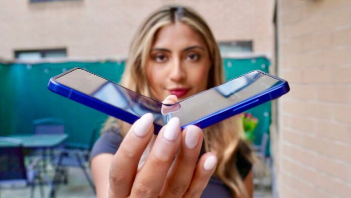 Verizon will give you a free Samsung Z Flip 7 phone right now - how the deal works