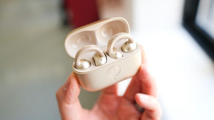 These $300 Swarovski earbuds aren't my style, but their sound quality has me hooked