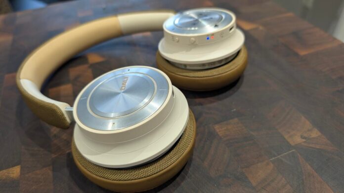 io8hero.jpg I've yet to find a pair of headphones that sound better than these - but there's a catch